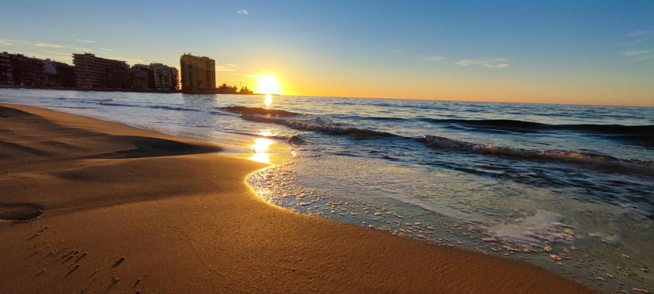 Beachside Apartment In Torrevieja Ngoại thất bức ảnh