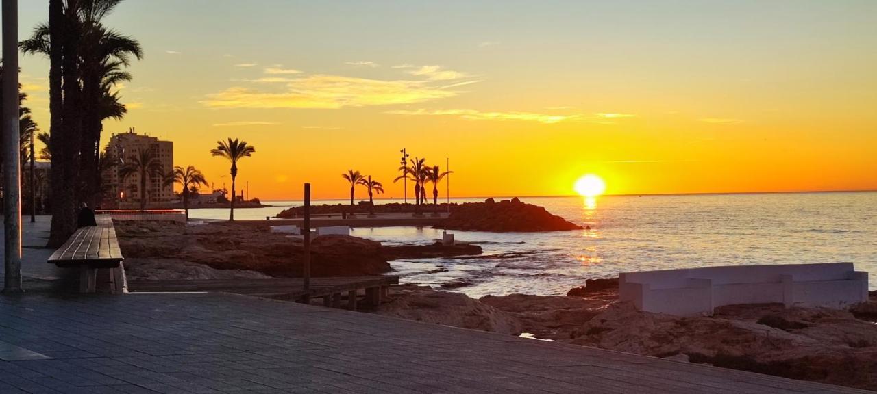 Beachside Apartment In Torrevieja Ngoại thất bức ảnh